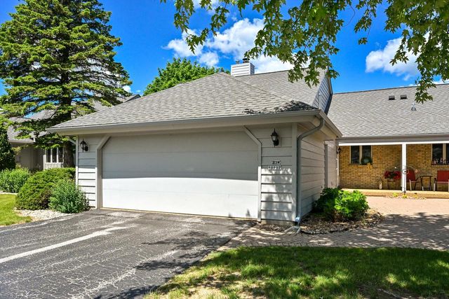 10117 N Gettysburg COURT, Mequon, WI 53092