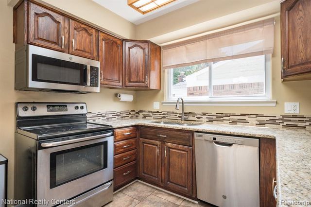 8308 Orhan Street, Canton, MI 48187