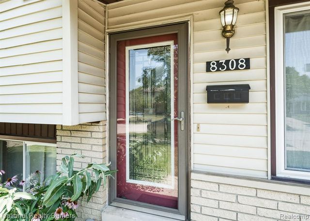 8308 Orhan Street, Canton, MI 48187
