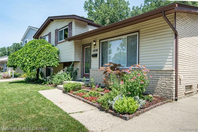 8308 Orhan Street, Canton, MI 48187
