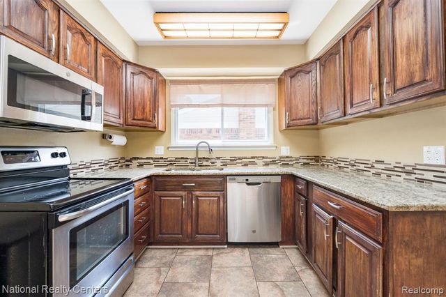 8308 Orhan Street, Canton, MI 48187