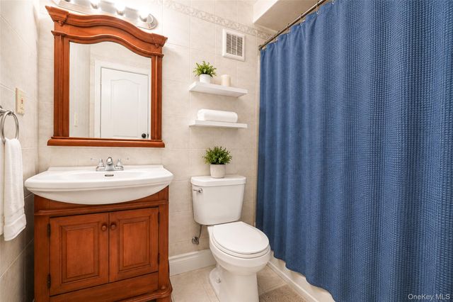 101 Woods Avenue, Roosevelt, NY 11575