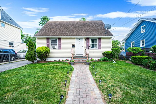101 Woods Avenue, Roosevelt, NY 11575
