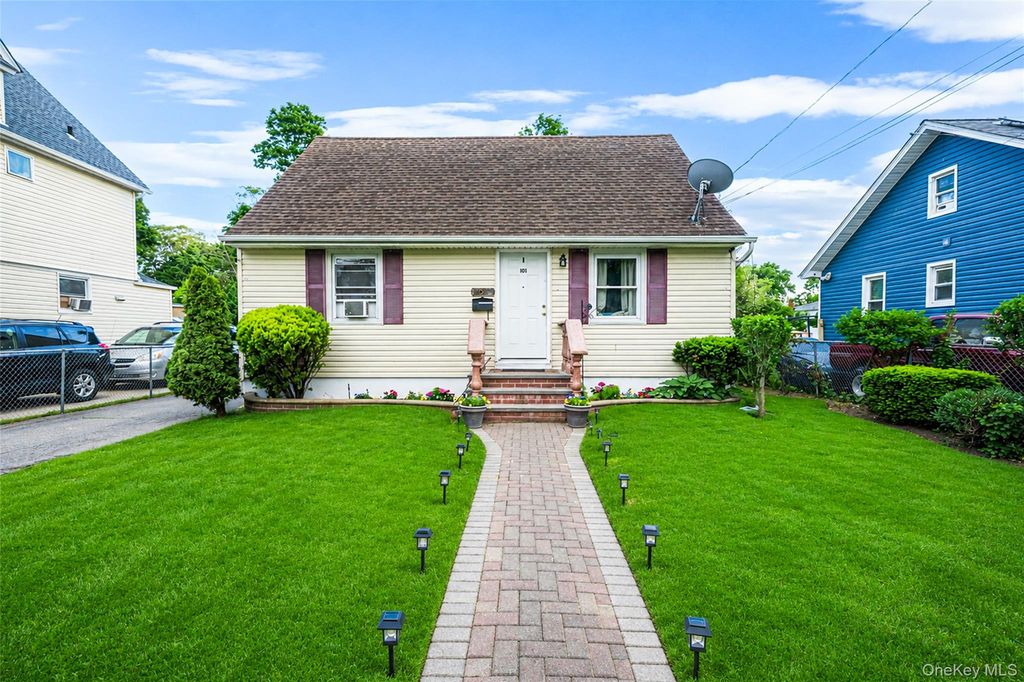 101 Woods Avenue, Roosevelt, NY 11575