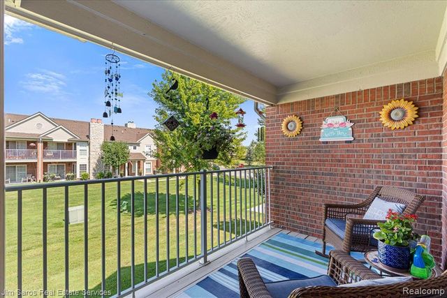 52316 Naugatuck Drive, Macomb, MI 48042