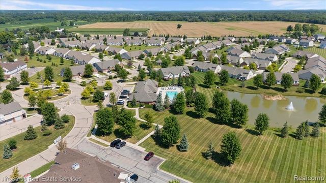 52316 Naugatuck Drive, Macomb, MI 48042