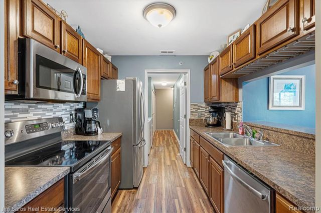 52316 Naugatuck Drive, Macomb, MI 48042