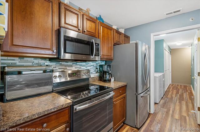 52316 Naugatuck Drive, Macomb, MI 48042