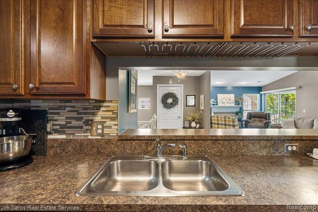 52316 Naugatuck Drive, Macomb, MI 48042