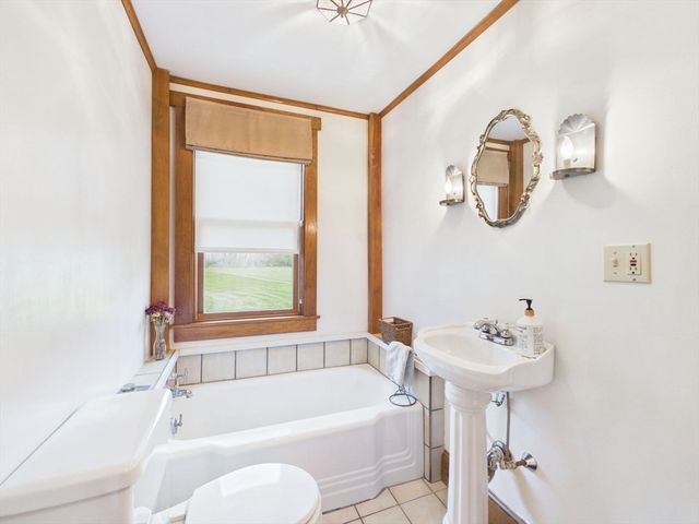 61 Canton St, Easton, MA 02356