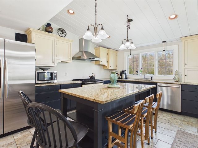 61 Canton St, Easton, MA 02356