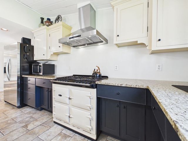 61 Canton St, Easton, MA 02356