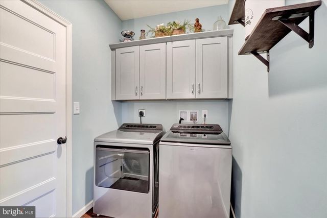 2703 ALPERTON DRIVE, York, PA 17402