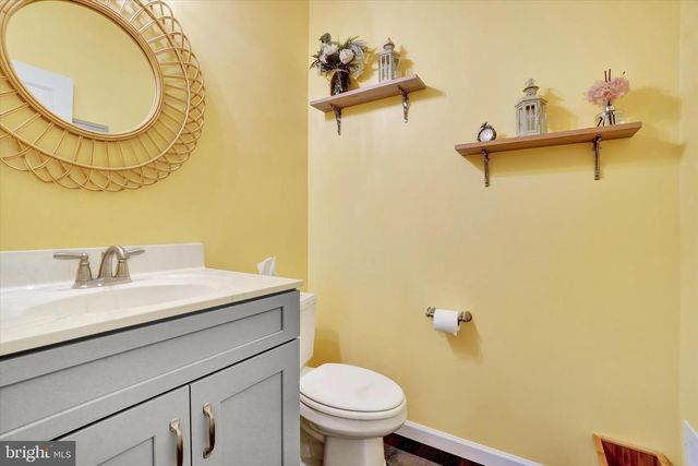 2703 ALPERTON DRIVE, York, PA 17402