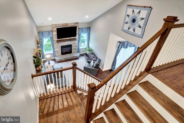 2703 ALPERTON DRIVE, York, PA 17402