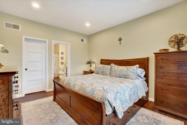 2703 ALPERTON DRIVE, York, PA 17402
