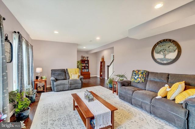 2703 ALPERTON DRIVE, York, PA 17402