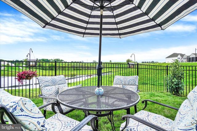 2703 ALPERTON DRIVE, York, PA 17402