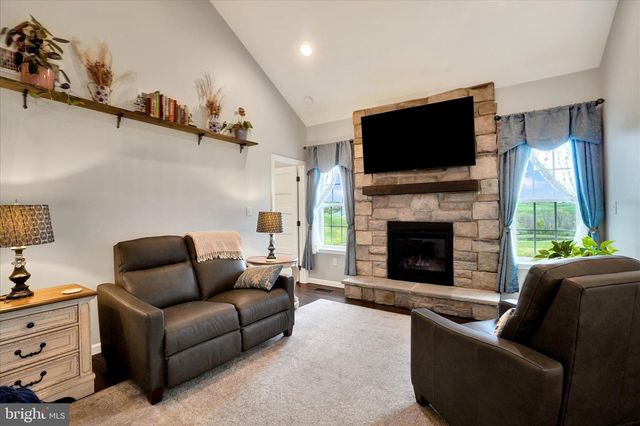 2703 ALPERTON DRIVE, York, PA 17402