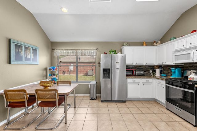 5226 Caraway Lake Drive, Baytown, TX 77521