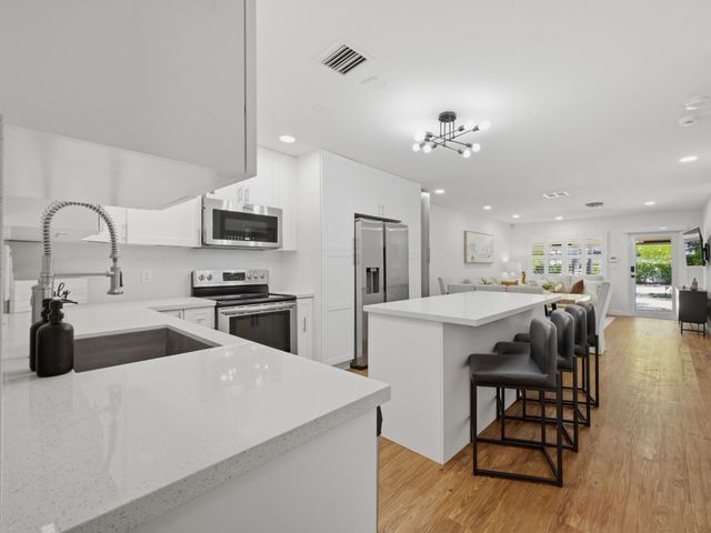 5120 NE 22nd Avenue, Lighthouse Point, FL 33064