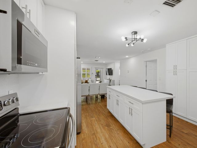 5120 NE 22nd Avenue, Lighthouse Point, FL 33064
