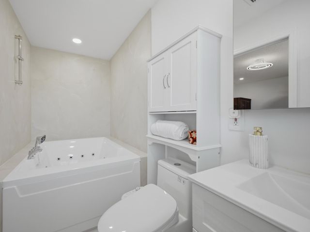 5120 NE 22nd Avenue, Lighthouse Point, FL 33064