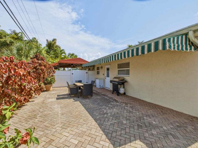 5120 NE 22nd Avenue, Lighthouse Point, FL 33064