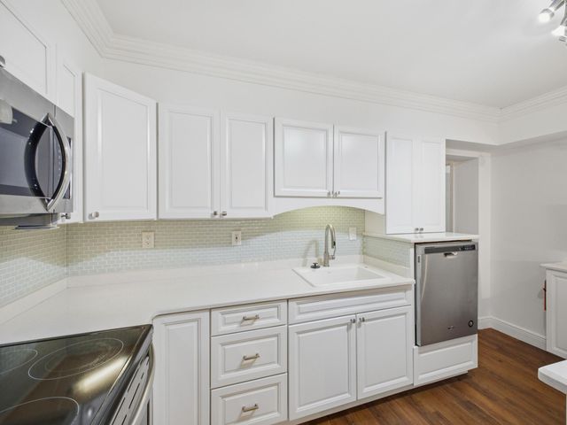 5120 NE 22nd Avenue, Lighthouse Point, FL 33064