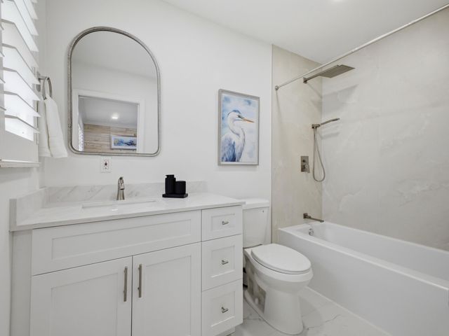 5120 NE 22nd Avenue, Lighthouse Point, FL 33064