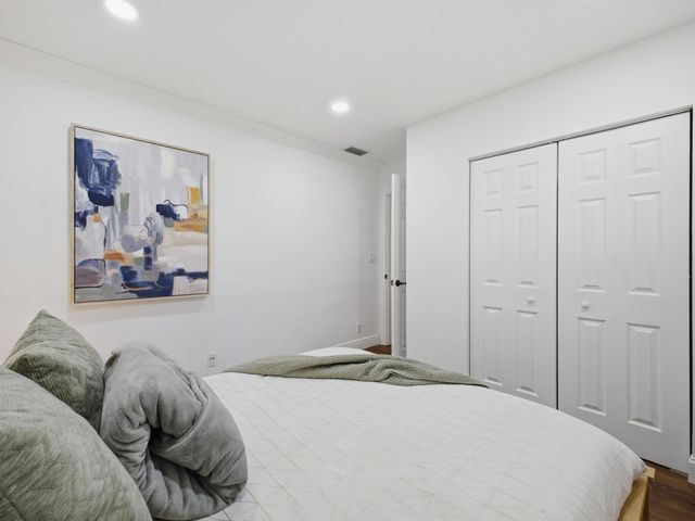 5120 NE 22nd Avenue, Lighthouse Point, FL 33064