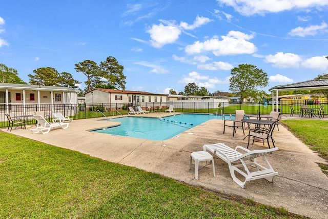153 Queens Rd., Little River, SC 29566
