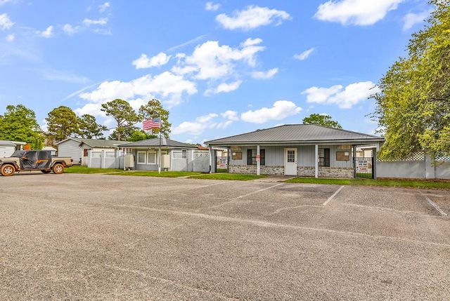 153 Queens Rd., Little River, SC 29566
