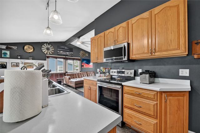 2447 Lauren Drive SW, Cedar Rapids, IA 52404