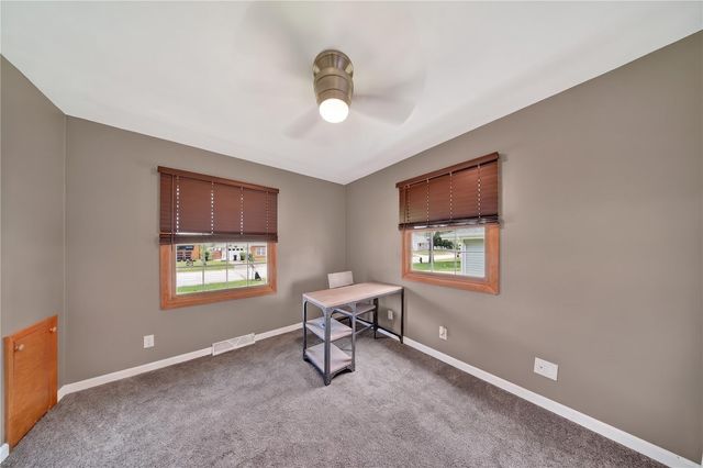 2447 Lauren Drive SW, Cedar Rapids, IA 52404