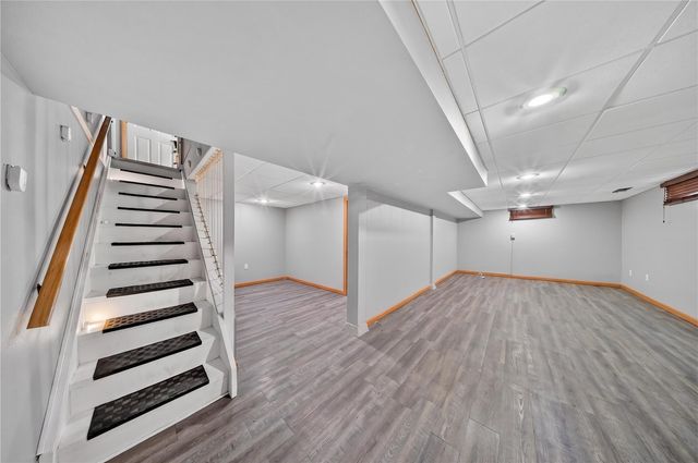 2447 Lauren Drive SW, Cedar Rapids, IA 52404