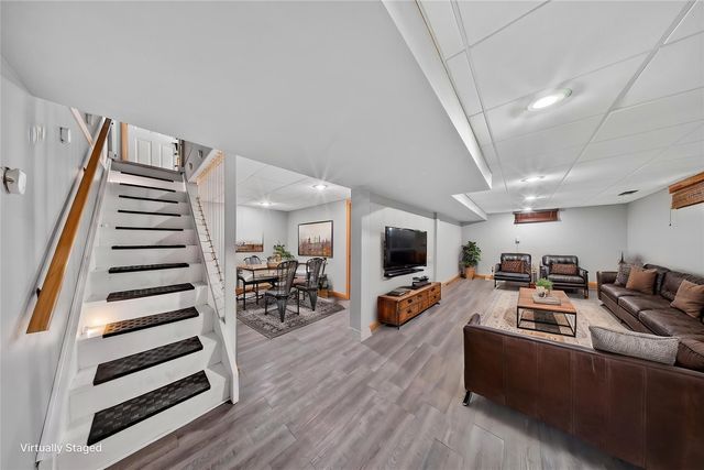 2447 Lauren Drive SW, Cedar Rapids, IA 52404