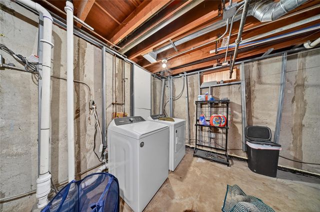 2447 Lauren Drive SW, Cedar Rapids, IA 52404