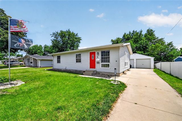2447 Lauren Drive SW, Cedar Rapids, IA 52404