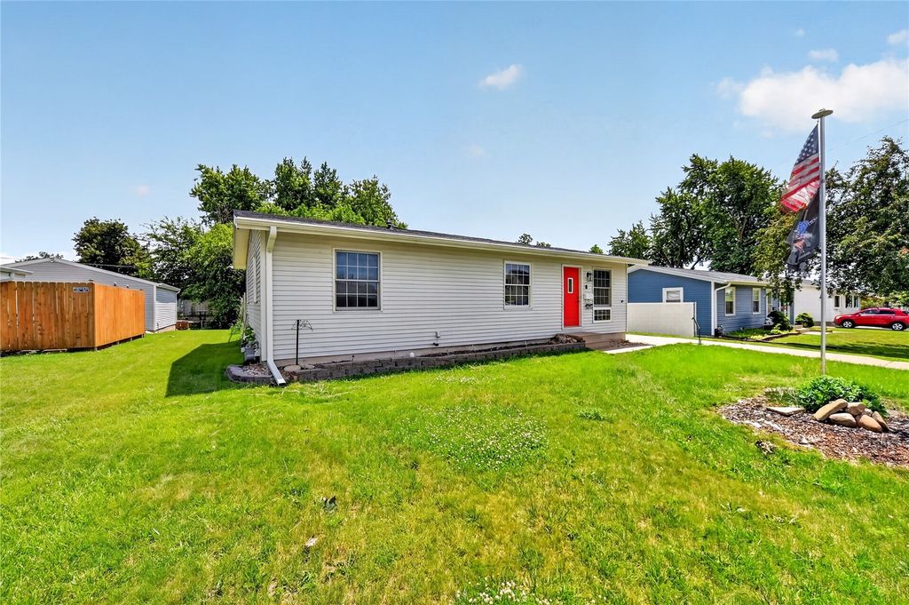 2447 Lauren Drive SW, Cedar Rapids, IA 52404