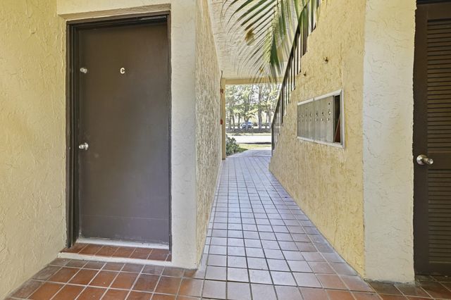 13730 SW 90th Avenue 15, Miami, FL 33176
