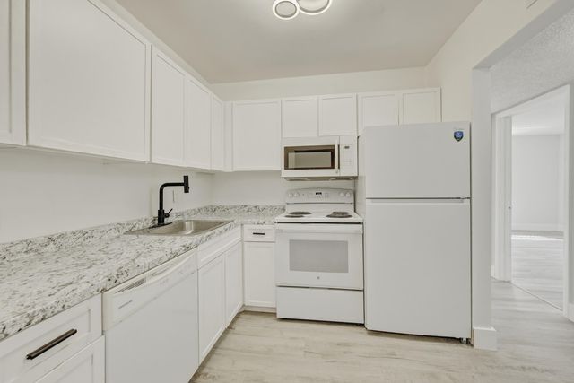 13730 SW 90th Avenue 15, Miami, FL 33176