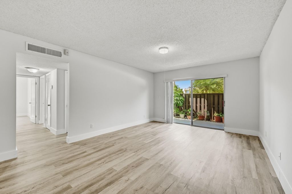 13730 SW 90th Avenue 15, Miami, FL 33176