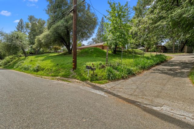 4612 South Point Road, Diamond Springs, CA 95667