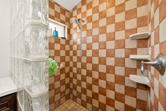 2927 HICKORY GROVE DRIVE, Valrico, FL 33596