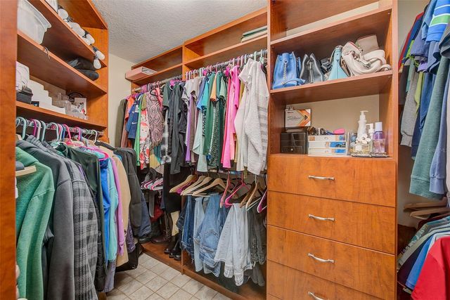 2927 HICKORY GROVE DRIVE, Valrico, FL 33596