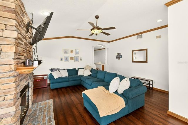 2927 HICKORY GROVE DRIVE, Valrico, FL 33596