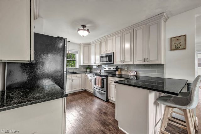 7973 Skyline Drive, Broadview Heights, OH 44147