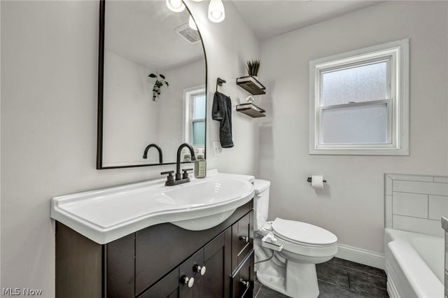 7973 Skyline Drive, Broadview Heights, OH 44147