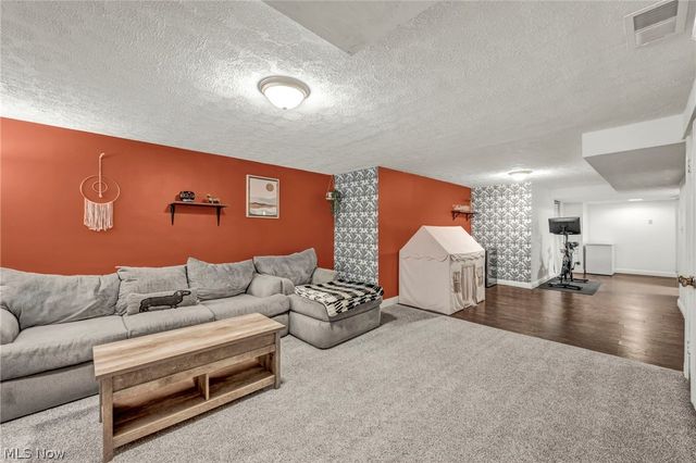 7973 Skyline Drive, Broadview Heights, OH 44147